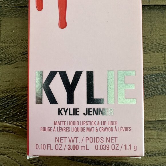 Kylie Jenner Matte Liquid Lipstick and Lip Liner - Picture 7 of 10